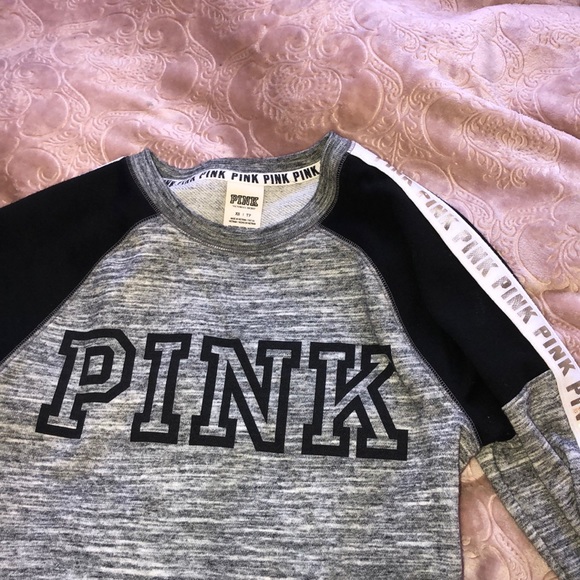 VS PINK sweater - Picture 1 of 3